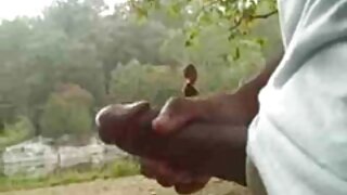 Dễ thương sexx vo chong phải đối mặt với chó cái với saggy ngực rides trên một latino tinh ranh