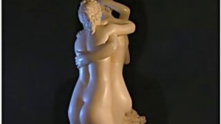Cô gái dâm đãng sexx gai xinh này tự hào về âm đạo đầy lông của mình và cô ấy rất thích tư thế doggy