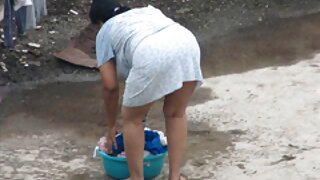 Đẹp nhật bản SỮA. Ririsu Ayaka sexx vu bu hoa bia trên vòi nước và được fucked doggy